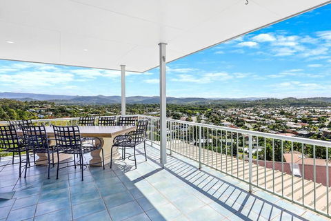 360-Degree View 1BR Luxury Apartment In Elanora - Gold Coast 4U 3