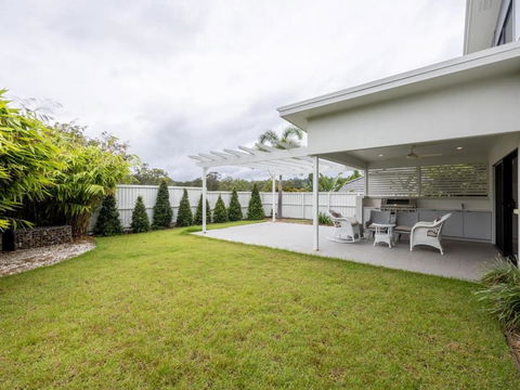 4BR Modern Home Near Parks And Dining With Outdoor Space - Gold Coast 4U 1