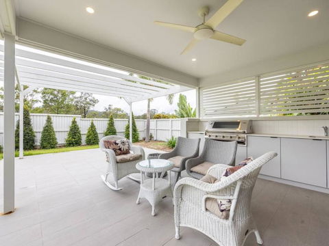 4BR Modern Home Near Parks And Dining With Outdoor Space - Gold Coast 4U 4