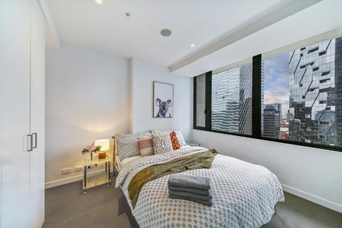 A Chic 2BR Home Near Southern Cross City Views - Accommodation Gold Coast 3