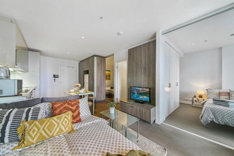 A Chic 2BR Home Near Southern Cross City Views - Accommodation Gold Coast 2