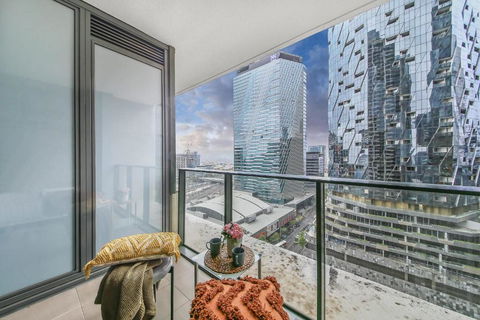 A Chic 2BR Home Near Southern Cross City Views - Accommodation Gold Coast 4