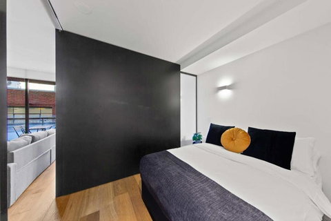 A Modern & Spacious 2BR Apt Near Melbourne Uni - 1 Gold Coast 1