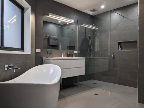 Adorable 1 Bedroom Private Apartment - 1 Gold Coast 1