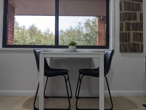 Adorable 1 Bedroom Private Apartment - 1 Gold Coast 4