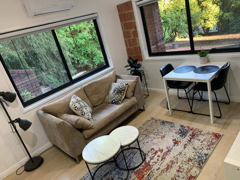 Adorable 1 Bedroom Private Apartment - 1 Gold Coast 3