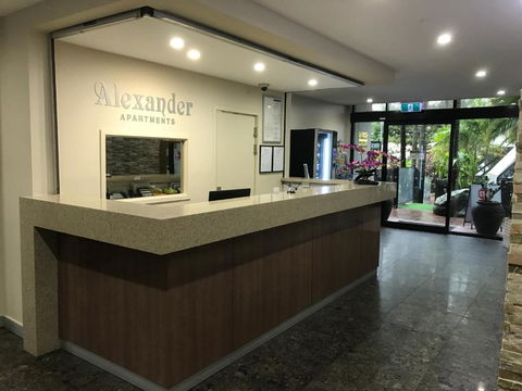 Alexander Holiday Apartments - Gold Coast 4U 2