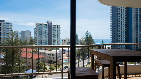 Alexander Holiday Apartments - Gold Coast 4U 4
