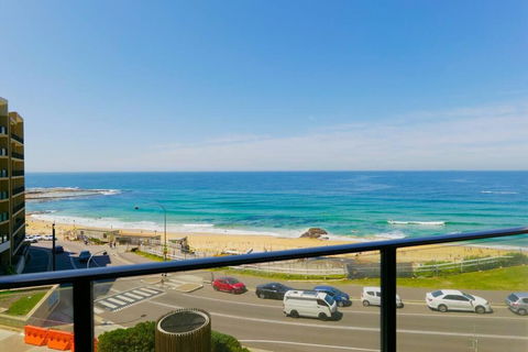 Arena Newcastle Beach - Gold Coast 4U 2