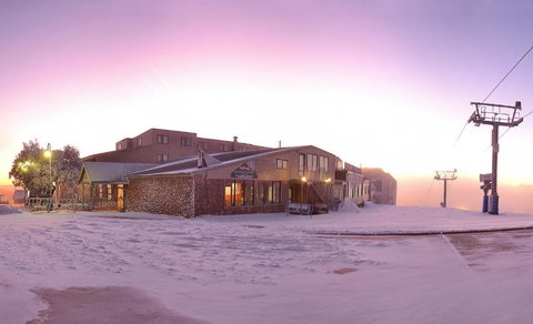 Arlberg Hotel Mt. Buller - 1 Gold Coast 0