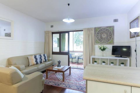 B2 Crawley Apartment 1 BRM & Sleepout Near UWA - Accommodation Gold Coast 3