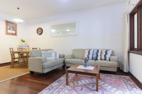 B2 Crawley Apartment 1 BRM & Sleepout Near UWA - Accommodation Gold Coast 0
