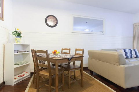 B2 Crawley Apartment 1 BRM & Sleepout Near UWA - Accommodation Gold Coast 4