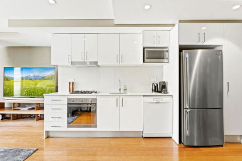 B208S - The Waverton Escape - Accommodation Gold Coast 3