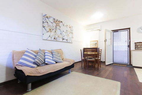 B3 Crawley Apartment 1 BRM & Sleepout Near UWA - Accommodation Gold Coast 0