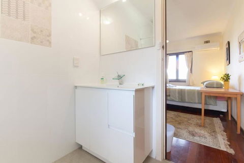 B8 Crawley Apartment 1 BRM & Sleepout Near UWA - Accommodation Gold Coast 0