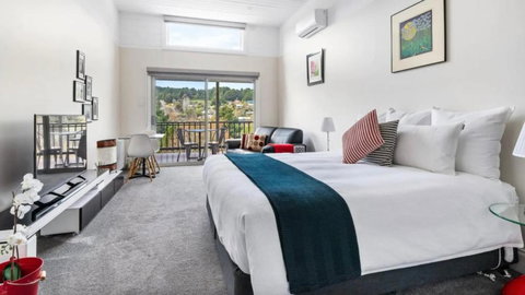 Balconies Lakeside On Lake Daylesford - Accommodation Gold Coast 1