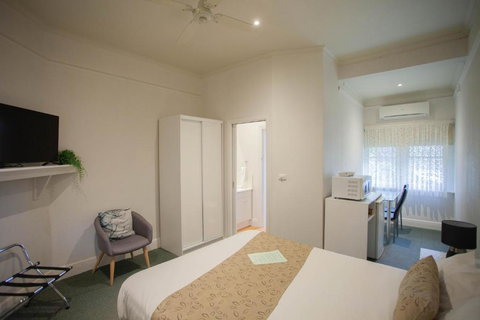 Ballarat Station Apartments Queen Studio With Spa - Accommodation Gold Coast 4