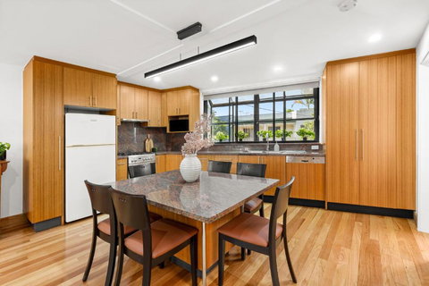 Balmain Retreat - 2BR + Study - Accommodation Gold Coast 4