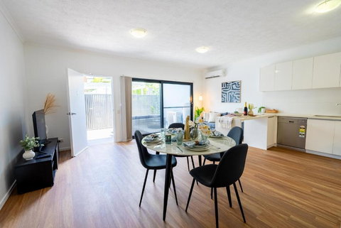 Balmoral Apartment - Airy & Light-filled City Edge Comfort Stay - Accommodation Gold Coast 0