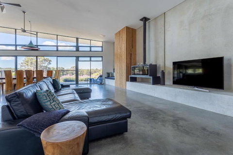 Balmoral I Private Properties - Accommodation Gold Coast 3