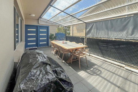 Banyan, 14 Montevideo Parade - Spacious Pet Friendly Property With Air Con And WiFi - Accommodation Gold Coast 3