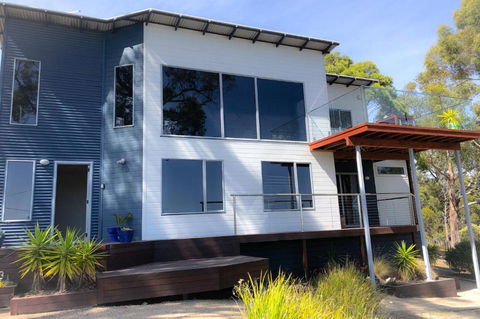 BAY OF FIRES BEACH SHACK Ocean Views From A Modern Beachhouse - Accommodation Gold Coast 0