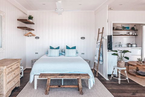 BAY PROPERTIES . Beach House Studio - Accommodation Gold Coast 4