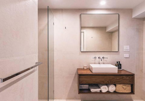 BAY PROPERTIES . Bridgewood - Accommodation Gold Coast 4