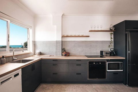 BAY PROPERTIES . Ocean Sounds - Accommodation Gold Coast 1