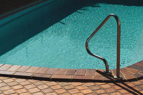 BAY PROPERTIES . Ocean Sounds - Accommodation Gold Coast 2