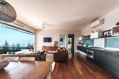 BAY PROPERTIES . The Big Chill - Accommodation Gold Coast 0