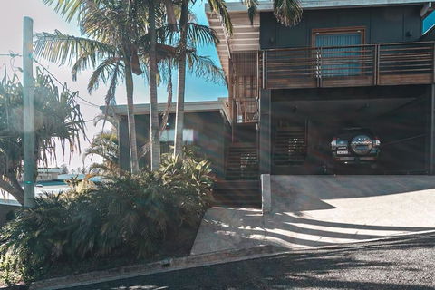 BAY PROPERTIES . The Big Chill - Accommodation Gold Coast 1