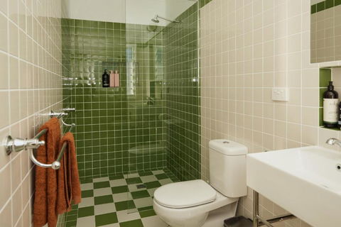 BAY PROPERTIES . The Sailor Shack - Accommodation Gold Coast 4