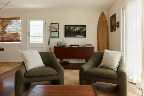 BAY PROPERTIES . The Sailor Shack - Accommodation Gold Coast 1