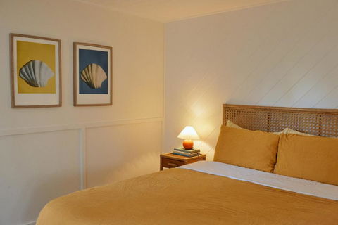 BAY PROPERTIES . The Sailors Bungalow - Accommodation Gold Coast 3