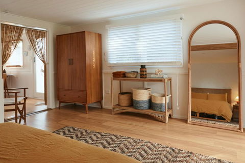 BAY PROPERTIES . The Sailors Bungalow - Accommodation Gold Coast 4