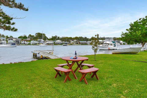 Balmoral Waterfront Escape At Lake Macquarie - Accommodation Gold Coast 0