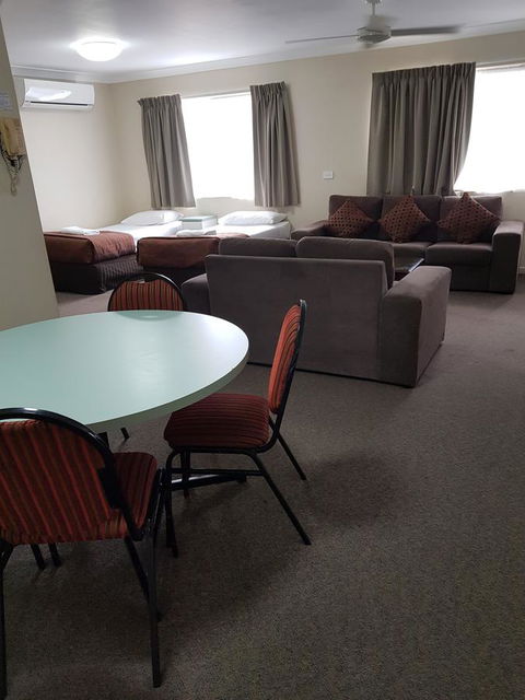 Southport Motel & Apartments - 1 Gold Coast 11