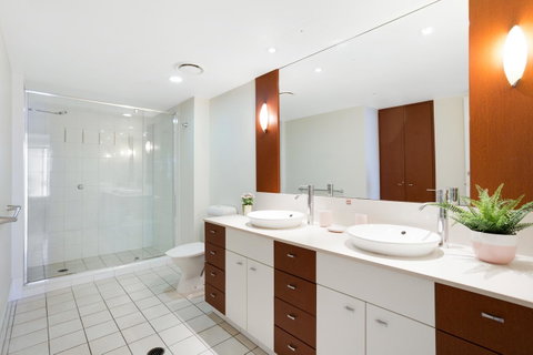 Chevron Renaissance Ocean View - Accommodation Gold Coast 3