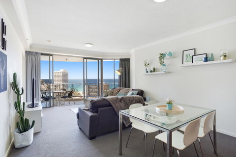 Chevron Renaissance Ocean View - Accommodation Gold Coast 6