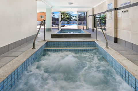 Pacific Regis Beachfront Holiday Apartments - Gold Coast 4U 5