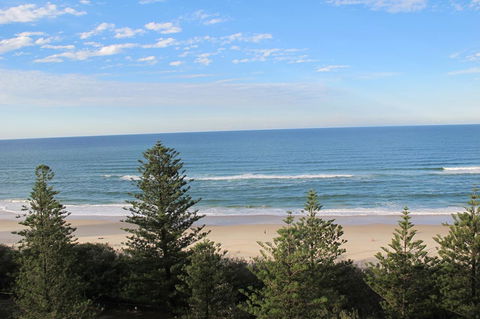 Pacific Regis Beachfront Holiday Apartments - Gold Coast 4U 11