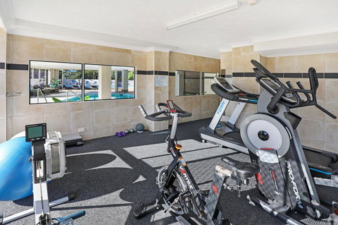 Pacific Regis Beachfront Holiday Apartments - Gold Coast 4U 8