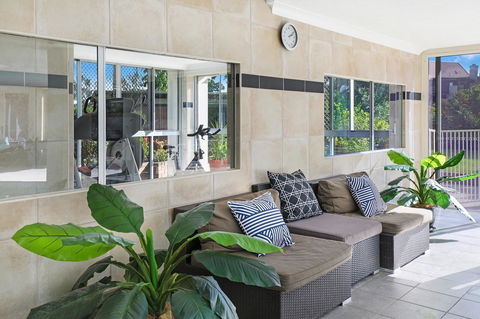 Pacific Regis Beachfront Holiday Apartments - Gold Coast 4U 7