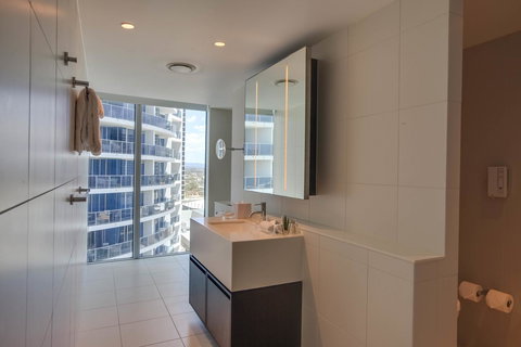 Hilton Surfers Paradise Hotel & Residences - Accommodation Gold Coast 3
