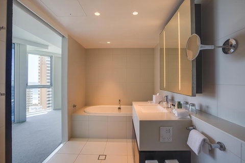 Hilton Surfers Paradise Hotel & Residences - Accommodation Gold Coast 4
