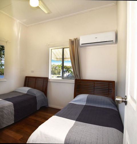 Absolute Waterfront - 1 Gold Coast 3