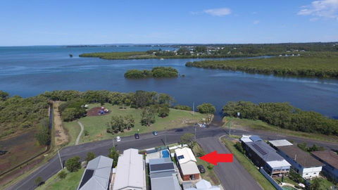 Absolute Waterfront - 1 Gold Coast 14