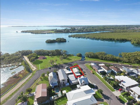 Absolute Waterfront - 1 Gold Coast 12